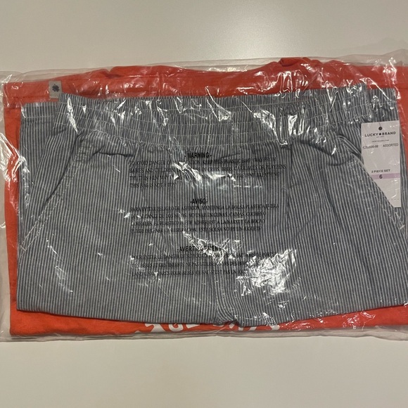 Boys Lucky Brand T-Shirt and Shorts - Picture 4 of 5